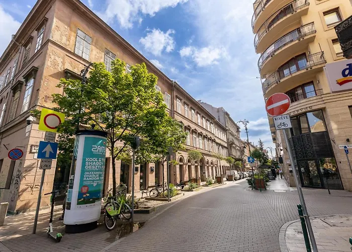 Kiraly21 Downtown By Andrassy Street *
