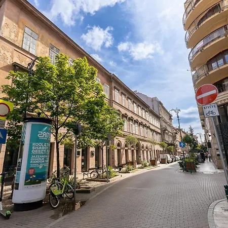 Kiraly21 Downtown By Andrassy Street *